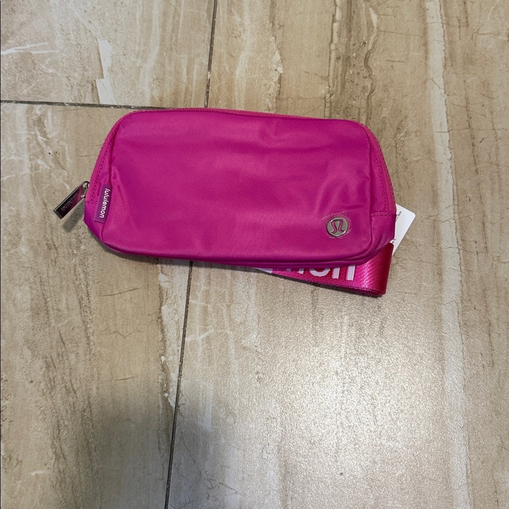 lululemon athletica pink beltbag 1L price tag removed, description tag attached
